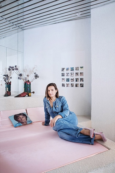 http://www.robertavalerio.com/files/gimgs/th-5_004_27_Marion Duclos Mailaender.jpg